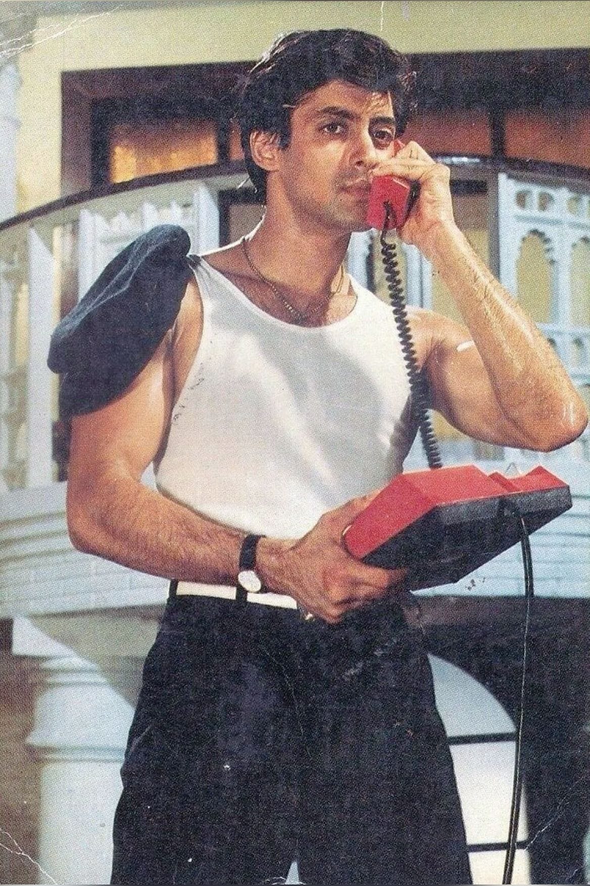 PICK UP MY PHONEEEEEEE