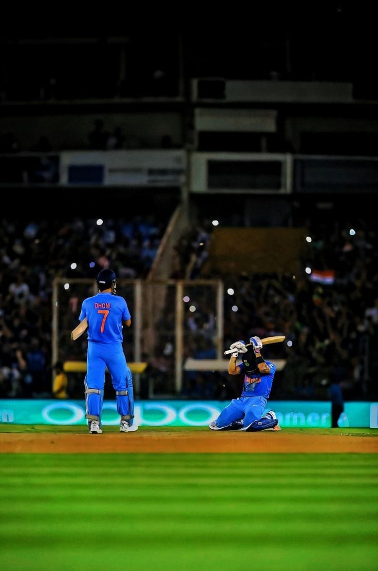 MS Dhoni and Virat Kohli poster